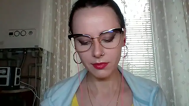 Snapshot of LuminousLady chatting on 09/28/25, 01:18 LuminousLady online show from 09/28/25, 01:18