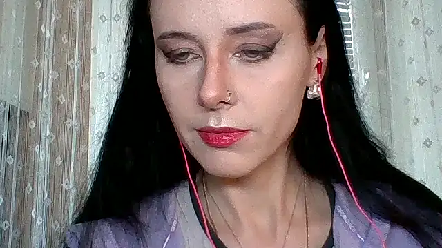 Snapshot of LuminousLady chatting on 09/29/25, 01:17 LuminousLady online show from 09/29/25, 01:17