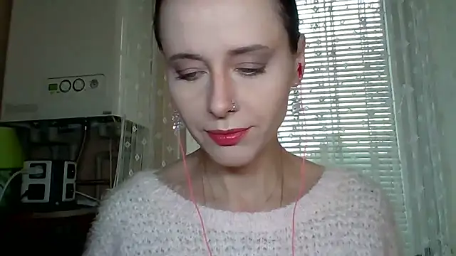 Snapshot of LuminousLady chatting on 10/06/25, 01:01 LuminousLady online show from 10/06/25, 01:01