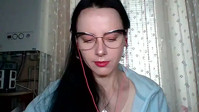 Snapshot of LuminousLady chatting on 09/15/25, 07:20 LuminousLady online show from 09/15/25, 07:20