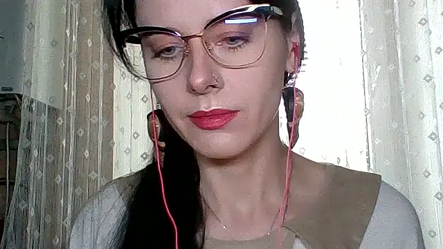 Snapshot of LuminousLady chatting on 09/20/25, 07:57 LuminousLady online show from 09/20/25, 07:57