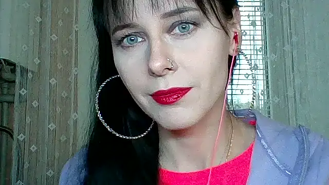 Snapshot of LuminousLady chatting on 10/10/25, 01:34 LuminousLady online show from 10/10/25, 01:34