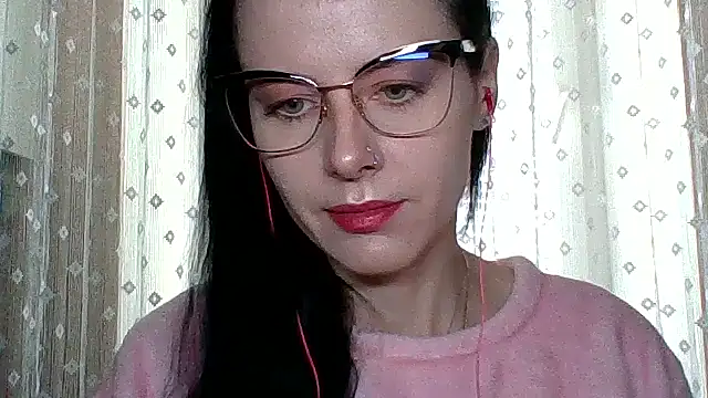 Snapshot of LuminousLady chatting on 09/12/25, 07:30 LuminousLady online show from 09/12/25, 07:30