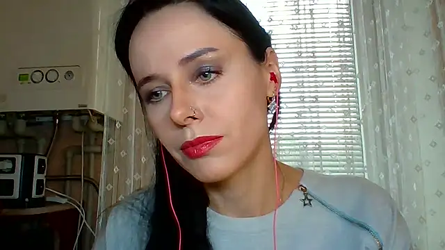 Snapshot of LuminousLady chatting on 10/03/25, 01:23 LuminousLady online show from 10/03/25, 01:23