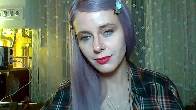 Snapshot of LuminousLady chatting on 03/12/25, 07:04 LuminousLady online show from 03/12/25, 07:04
