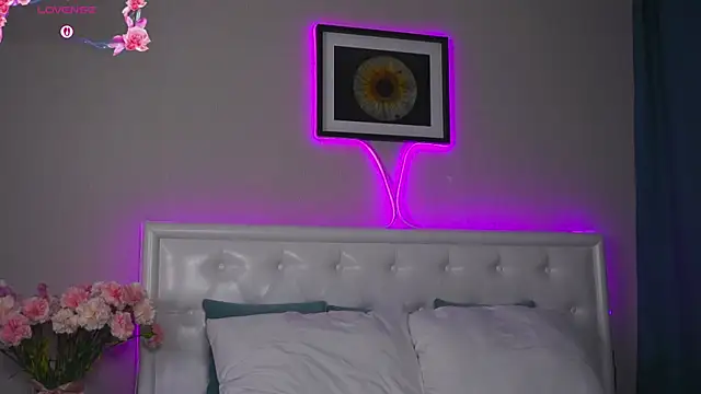 LeaCox  online show from 10/25/25, 07:40