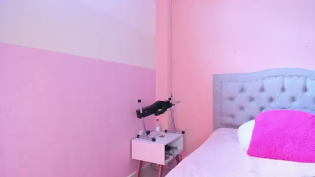 littletammy4u  online show from 11/12/25, 12:53