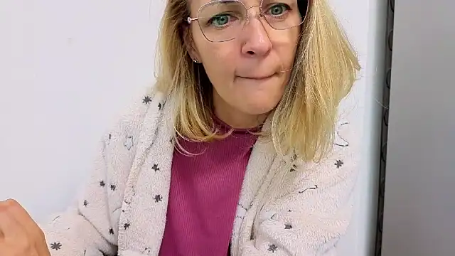 SweetAnia  online show from 02/13/26, 12:16