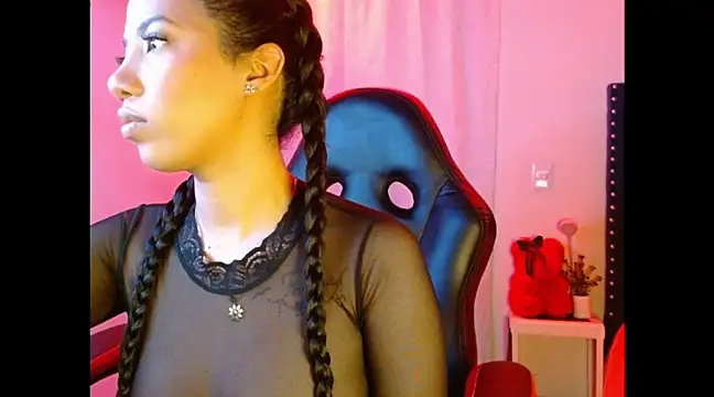 Snapshot of SallyWhitee chatting on 03/12/25, 03:13 SallyWhitee online show from 03/12/25, 03:13