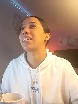 SallyWhitee online show from 03/24/26, 05:18