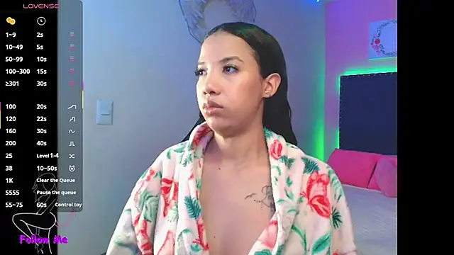 SallyWhitee online show from 11/23/25, 04:00