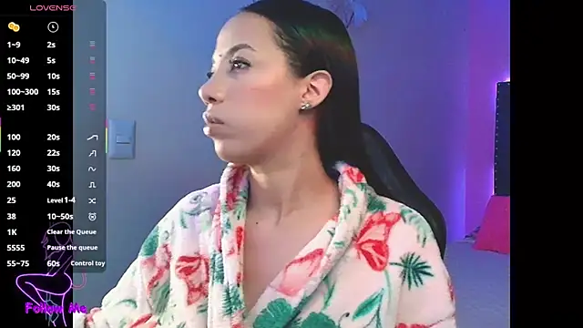Snapshot of SallyWhitee chatting on 09/30/25, 05:13 SallyWhitee online show from 09/30/25, 05:13