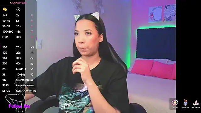 SallyWhitee online show from 11/30/25, 03:51