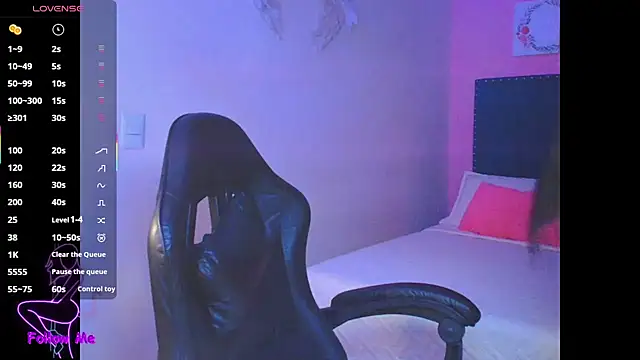 SallyWhitee online show from 12/03/25, 03:51