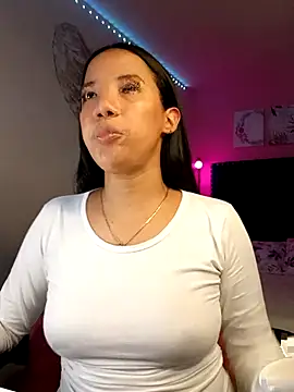 SallyWhitee online show from 04/17/26, 05:10