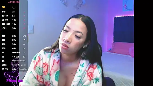 Snapshot of SallyWhitee chatting on 09/22/25, 03:45 SallyWhitee online show from 09/22/25, 03:45