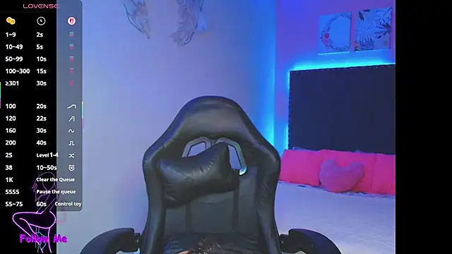 SallyWhitee online show from 11/13/25, 03:54