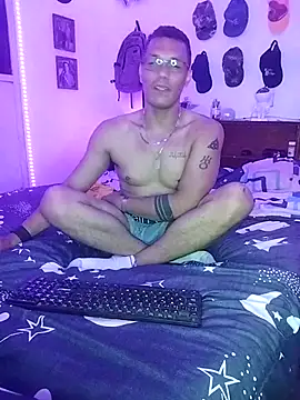 Snapshot of XhaseFoX chatting on 03/04/25, 05:42 XhaseFoX online show from 03/04/25, 05:42