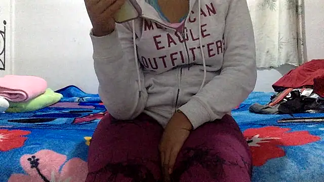 sharonlopez9611 online show from 10/04/25, 02:46