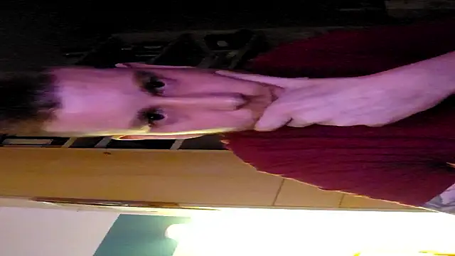 Snapshot of Foxtrott_242 chatting on 11/22/25, 01:37 Foxtrott 242 online show from 11/22/25, 01:37