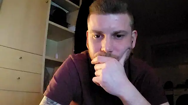 Snapshot of Foxtrott_242 chatting on 11/23/25, 09:47 Foxtrott 242 online show from 11/23/25, 09:47