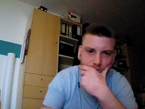 Snapshot of Foxtrott_242 chatting on 11/23/25, 01:37 Foxtrott 242 online show from 11/23/25, 01:37