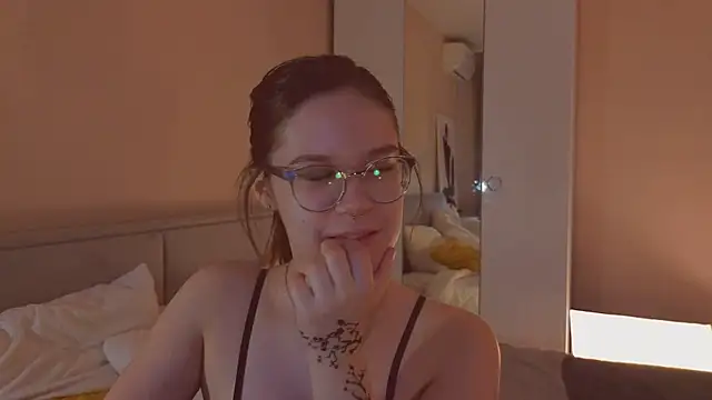 Mia Luw online show from 02/06/26, 03:57