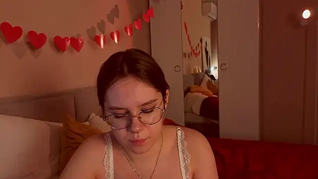 Mia Luw online show from 03/15/26, 10:33