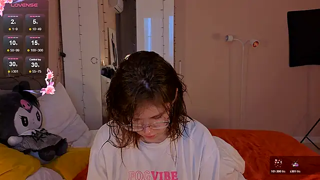 Mia Luw online show from 12/19/25, 04:16