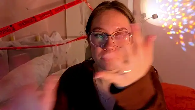 Mia Luw online show from 11/02/25, 05:40