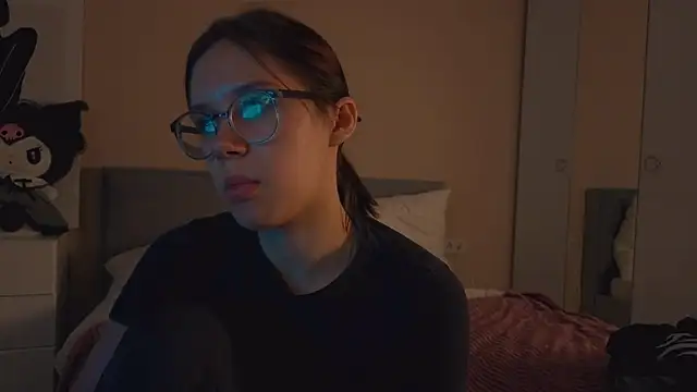 Snapshot of Mia_Luw chatting on 09/11/25, 04:56 Mia Luw online show from 09/11/25, 04:56