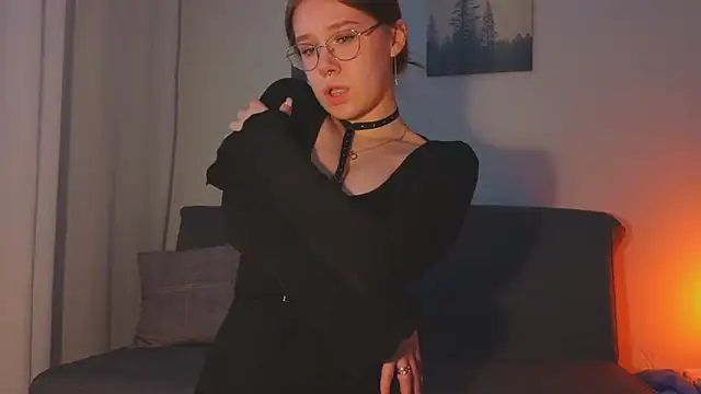 Mia Luw online show from 04/08/26, 02:24