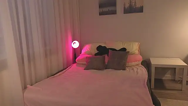 Mia Luw online show from 07/10/26, 11:21