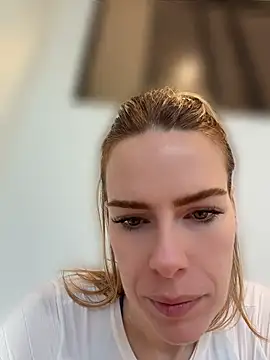Snapshot of oliviafranciis chatting on 07/15/26, 10:39 oliviafranciis online show from 07/15/26, 10:39