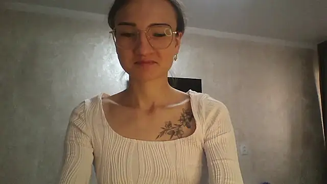 Snapshot of RoyalDessertt chatting on 10/20/25, 05:31 RoyalDessertt online show from 10/20/25, 05:31