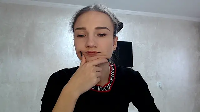 Snapshot of RoyalDessertt chatting on 11/11/25, 09:26 RoyalDessertt online show from 11/11/25, 09:26