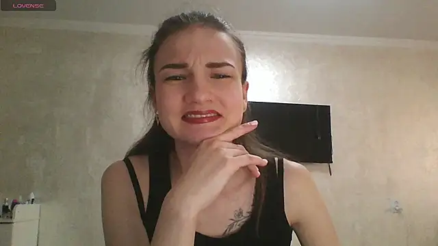 Snapshot of RoyalDessertt chatting on 03/19/25, 08:55 RoyalDessertt online show from 03/19/25, 08:55