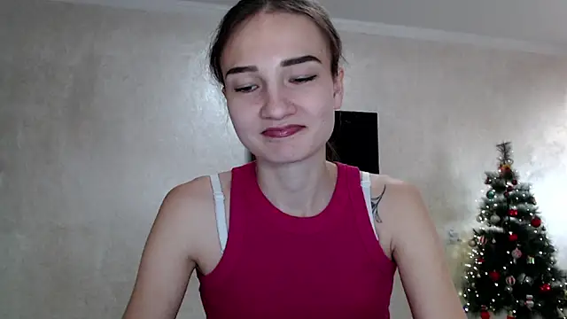 Snapshot of RoyalDessertt chatting on 12/18/25, 09:25 RoyalDessertt online show from 12/18/25, 09:25