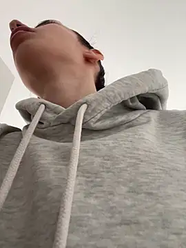 Celine Roxelle online show from 12/17/25, 11:15