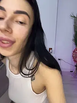 Celine Roxelle online show from 12/19/25, 09:06