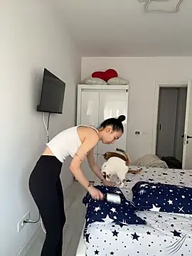 Celine Roxelle online show from 05/04/26, 06:06
