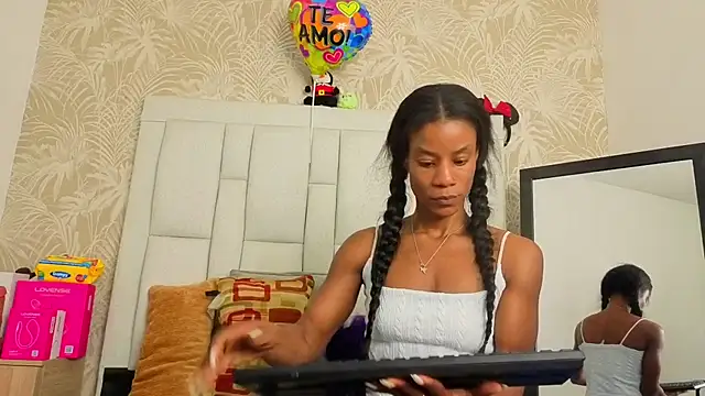 dafnnelewis online show from 04/22/26, 12:01