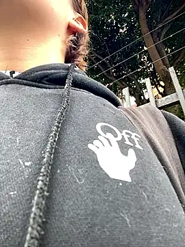 Maggie Geller online show from 11/19/25, 04:40