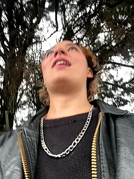 Snapshot of Maggie_Geller chatting on 12/22/25, 09:48 Maggie Geller online show from 12/22/25, 09:48