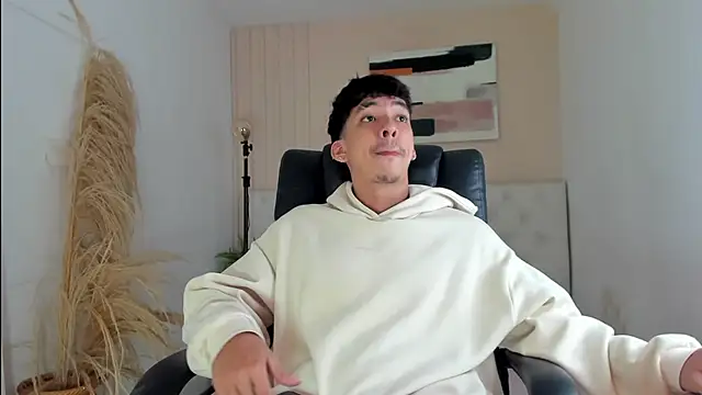 ISAAC CRYSTON online show from 11/05/25, 07:50