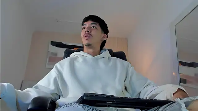 ISAAC CRYSTON online show from 12/20/25, 07:39