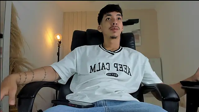 ISAAC CRYSTON online show from 12/01/25, 08:42