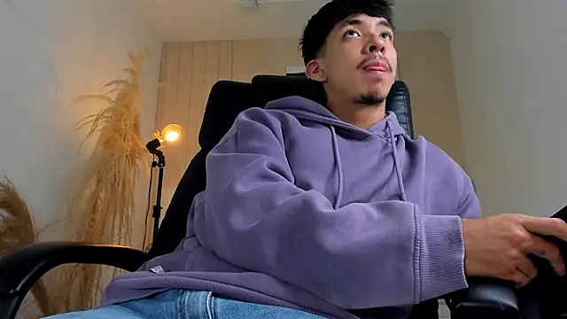 ISAAC CRYSTON online show from 12/03/25, 07:46