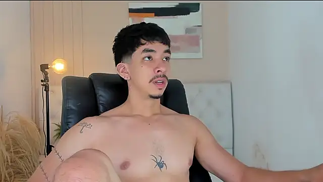 ISAAC CRYSTON online show from 02/09/26, 09:24