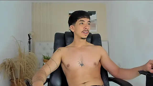 ISAAC CRYSTON online show from 02/13/26, 10:32